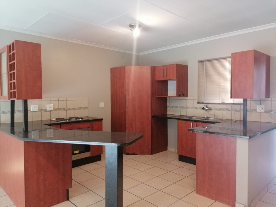 To Let 3 Bedroom Property for Rent in Waterval East North West
